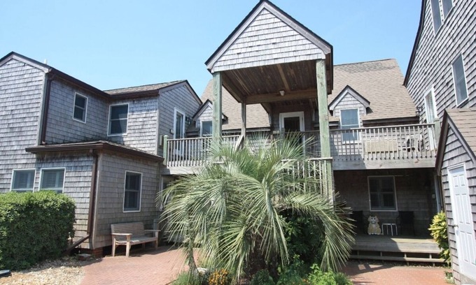 Ocracoke Villa | CV1B: Shell Castle B - king bed and whirlpool tub!