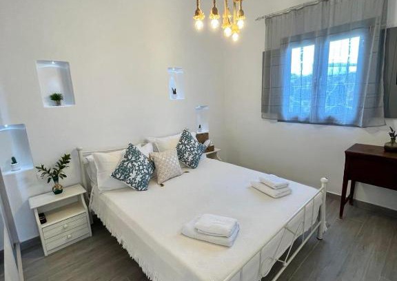 Naxos Town Apartment | Cycladic apartment on the hill with beautiful views!!