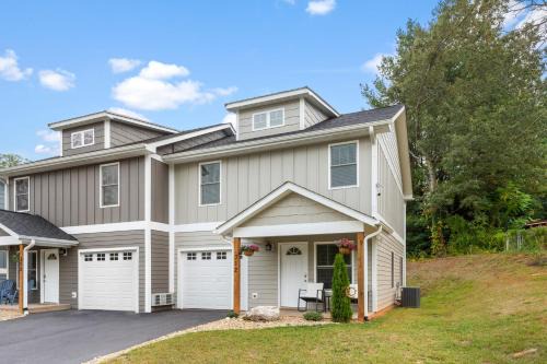 Asheville House | Cypress Willow Buyout by AvantStay 2 Home Buyout Sleeps 16