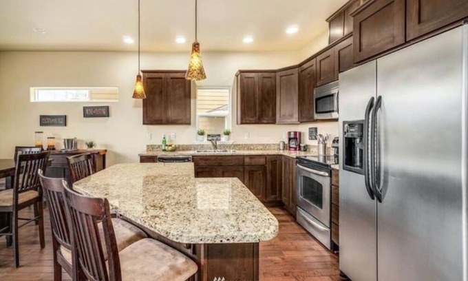 Quincy House | D25-2 Deck Unit Riverview w/ATCH garage Sunserra nearby heated pool and hot tub