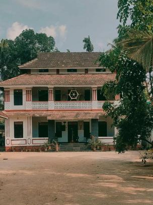 Thrissur Villa | Dakshin Ayodhya House