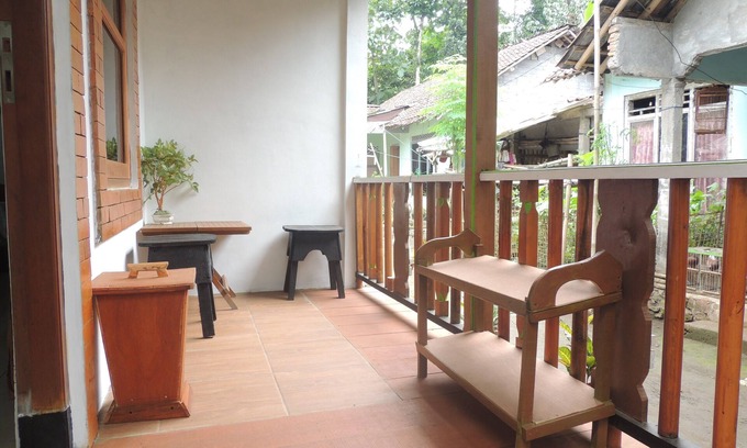 Borobudur House | Dalem Sudarno Syariah by Ndalem Beong