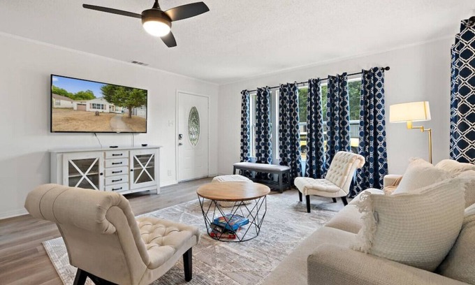 Oak Cliff House | Dallas Dreamy Den 14 min Downtown