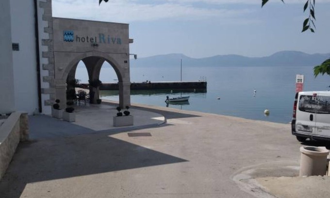 Brist Apartment | Dalmata Apartment - Two Bedroom Apartment With Balcony (A2)