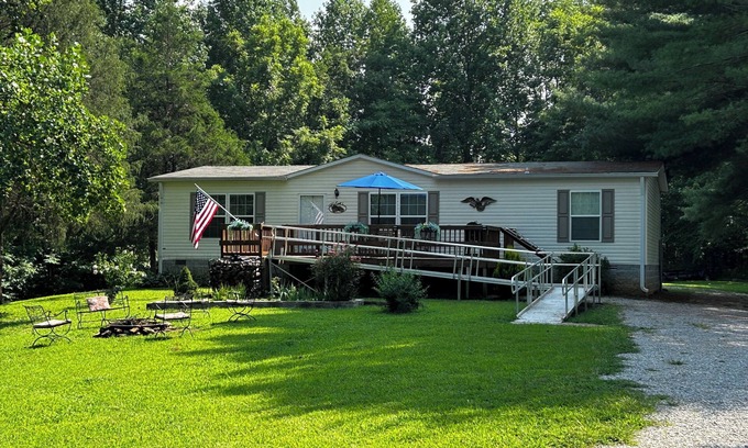 Byrdstown House | Dan's Place at Dale Hollow Lake - RARELY FOUND ACCESSIBLE vacation home!
