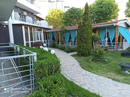 Primorski Apartment | Danita Apartments & Diva restaurant BBQ&pool bar