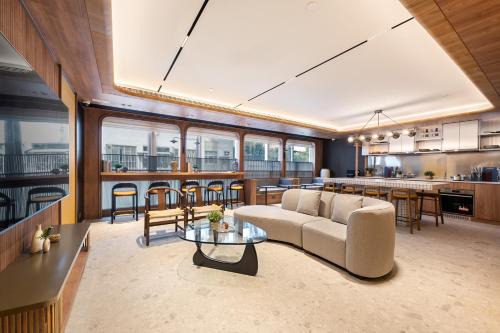 Sheung Wan Hotel | Dash Living on Queen's