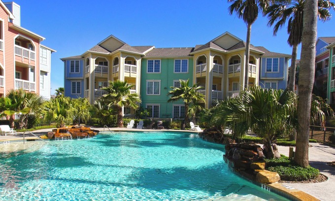 Galveston Apartment | Dawn 916 - Hook, Wine & Sinker