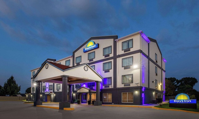 Baton Rouge Hotel | Days Inn by Wyndham Baton Rouge/I-10