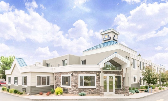 Bismarck Hotel | Days Inn by Wyndham Bismarck