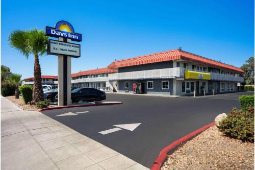 Raisin Hotel | Days Inn by Wyndham Fresno South