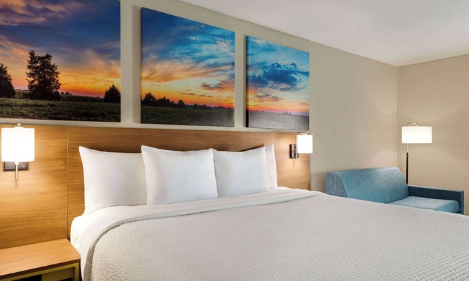Hillsboro Hotel | Days Inn by Wyndham Hillsboro