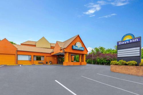 Knoxville Hotel | Days Inn by Wyndham Knoxville East