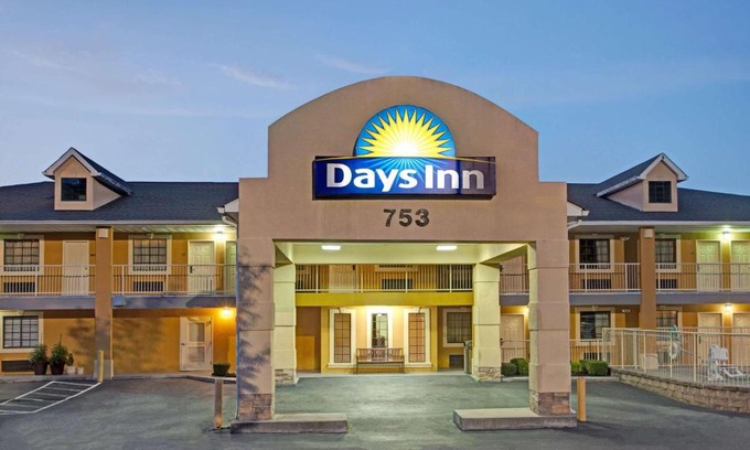 Marietta Hotel | Days Inn by Wyndham Marietta White Water