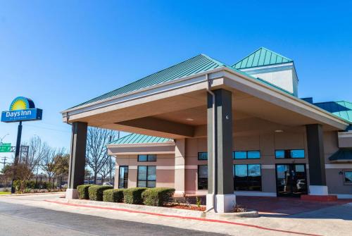 North San Antonio - SAT Hotel | Days Inn by Wyndham N.W. Medical Center