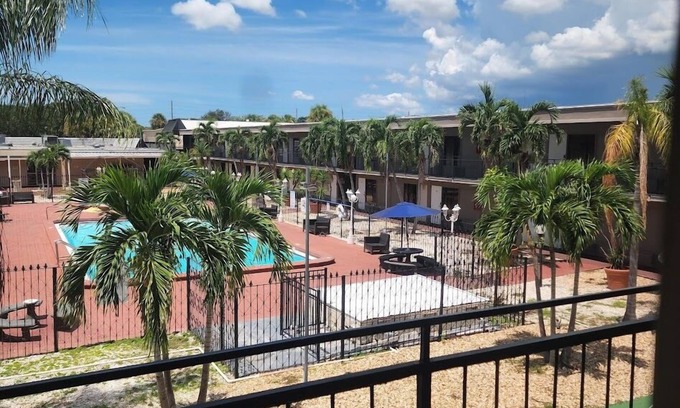 St. Petersburg - Clearwater Hotel | Days Inn by Wyndham St. Petersburg/Tampa Bay Area