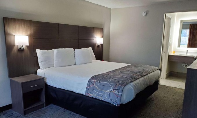 North Charleston Hotel | Days Inn & Suites by Wyndham Charleston Airport West