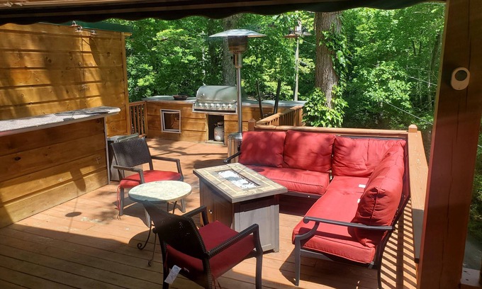 Robbinsville House | Deals Gap 3 bedroom Treehouse ON the Tail of the Dragon