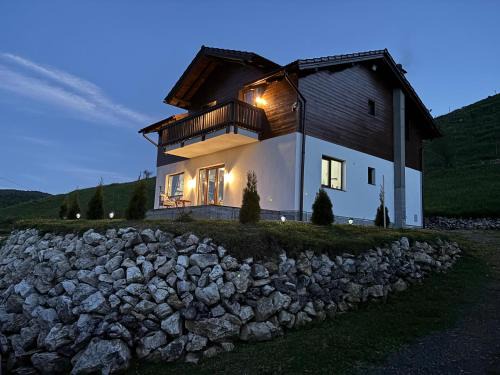 Sirnea House | Dealul Craiului