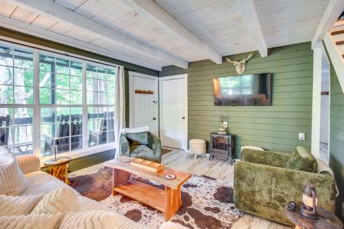 Talking Rock House | Deck and Grill Cozy Cottage in Talking Rock!