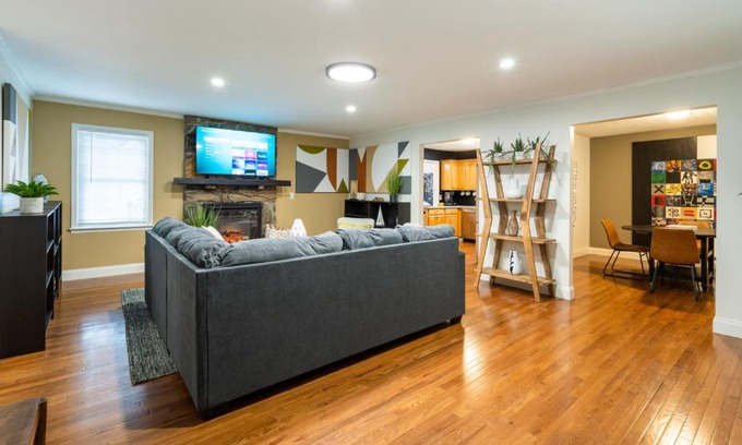Woodstock House | Decked Out 3BR Near Atlanta National Golf Club