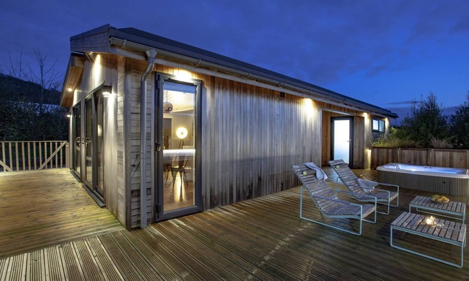 Cheddar Ski Chalet | Deer Leap, Strawberryfield Park - a lodge that sleeps 2 guests in 1 bedroom
