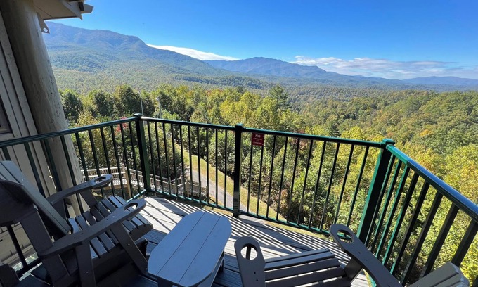 Gatlinburg - Pigeon Forge Condo | Deer Ridge Mountain Resort by JMR