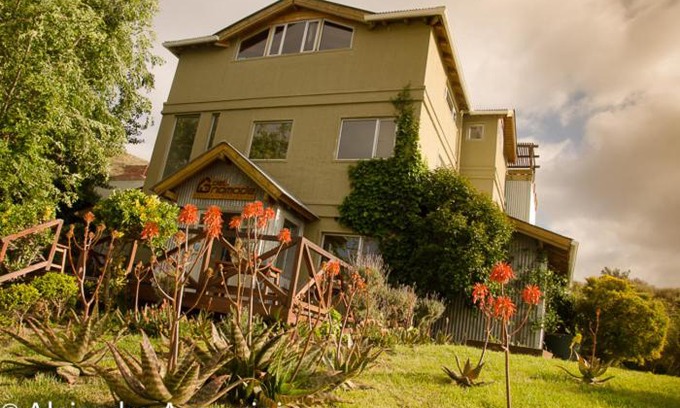 Puerto Piramides Hotel | Del Nomade Hosteria Ecologica