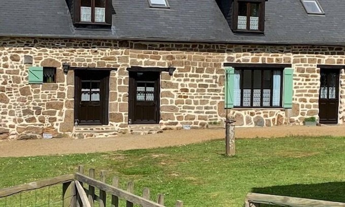 Ambrieres-les-Vallees Cottage | Delightful 1-Bed Cottage in Ceauce