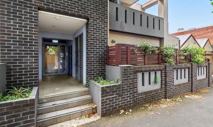 Kensington Apartment | Delightful 1-Bed Unit with a Courtyard