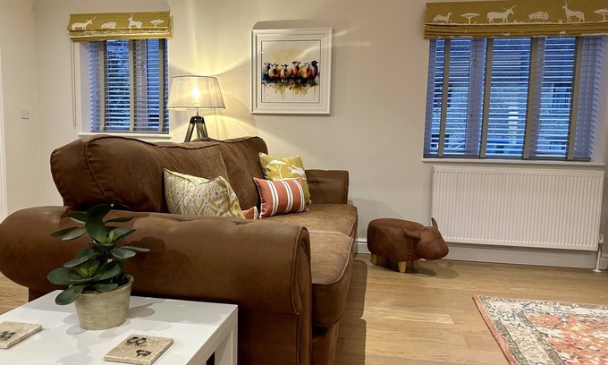 Northleach Cottage | Delightful detached 2 bedrooms 2 en-suites cottage in the heart of the Cotswolds