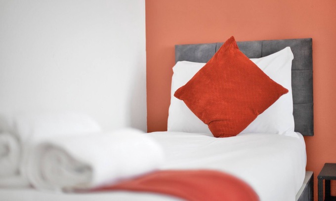Ewell House | Delightful Epsom Home, London/Surrey,sleeps 7/8, Garden, Off Street Parking