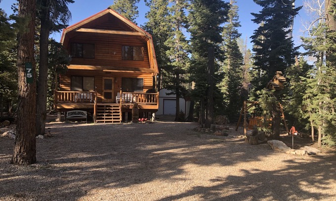 Meadow View Heights Cabin | Delightful Family Friendly Cabin near Duck Creek Village