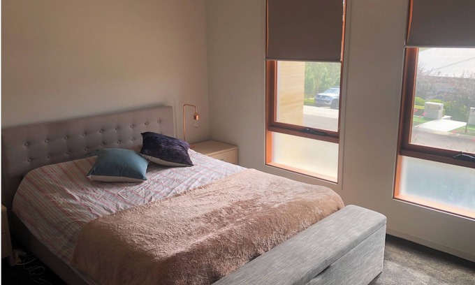 Craigburn Farm House | Delightful family house opposite a reserve and 20 mins to the city and beaches.