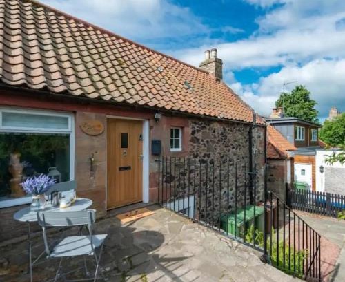 Cockburnspath Apartment | Delightful Garden Upper Cottage in Oldhamstocks East Lothian