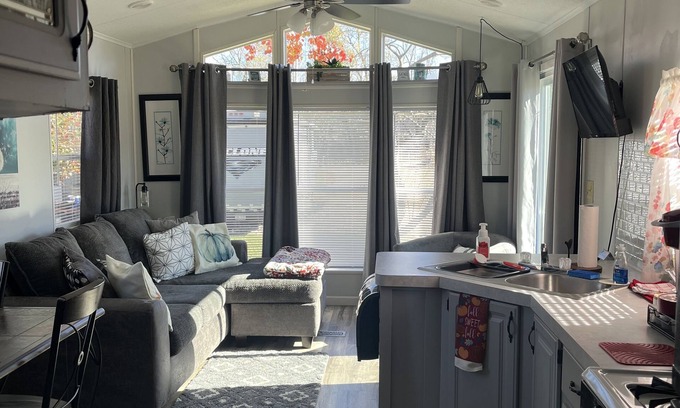 Johnstown House | Delightful, Serene Tiny Home- Casa Villa