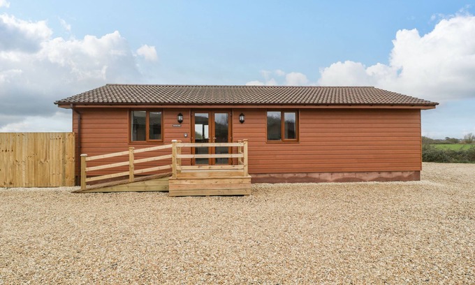 Brean Cottage | DELPHINE LODGE, MEADOW VIEW LODGES, pet friendly in Brean