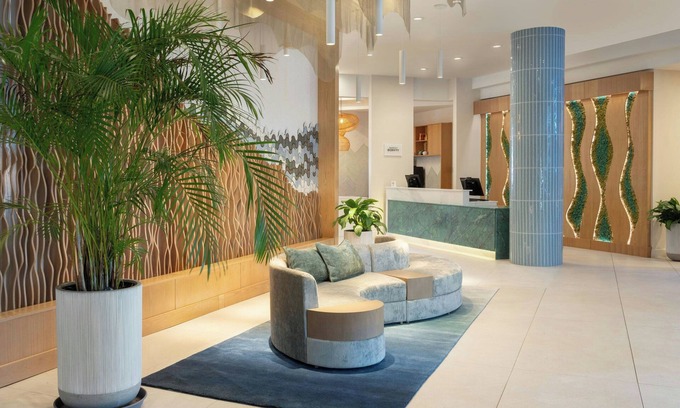 West Palm Beach Hotel | Delta Hotels by Marriott West Palm Beach