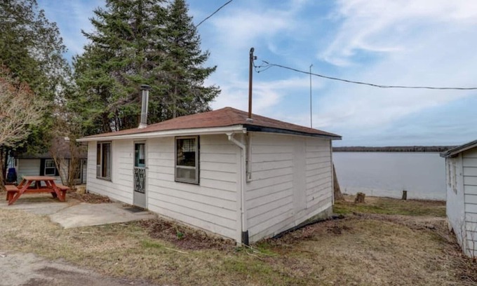South Bruce Peninsula Cabin | Deluxe Beachfront Villa 3 Bedroom, sleeps 10