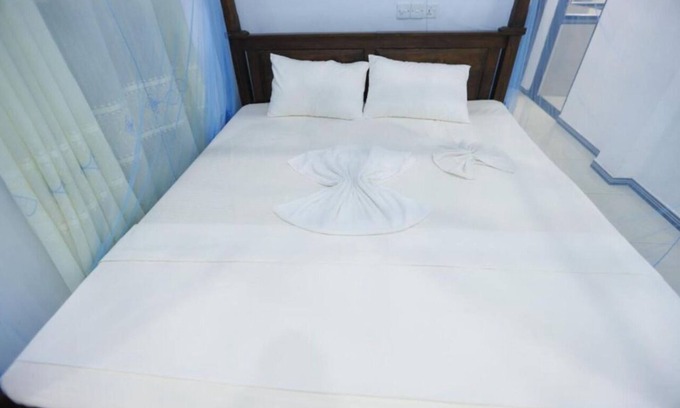 Pelena Hotel | Deluxe Double Room with Balcony 2/2 people - Surfside Retreat Weligama
