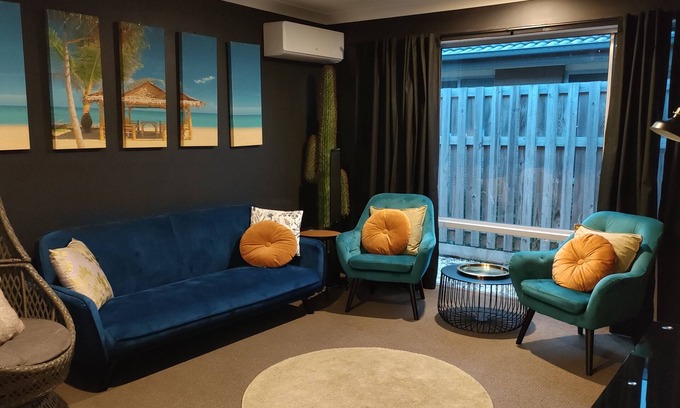 Burpengary East House | Deluxe Fully Air-conditioned 4BR + Movie/Family Room