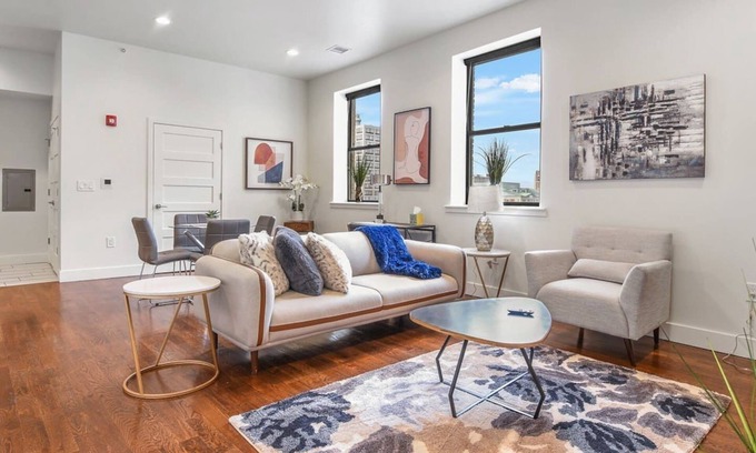 Central Business District Hotel | ★Deluxe Modern ★2BR King ★30 minutes to Manhattan