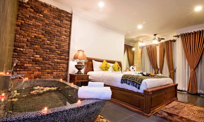 Downtown Siem Reap Apartment | Deluxe Pool view with Breakfast - 02 minutes to Old market area - Free Pick Up