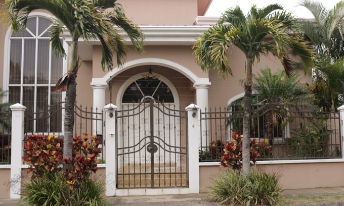 San Antonio de Belen House | Deluxe Property in Cariari