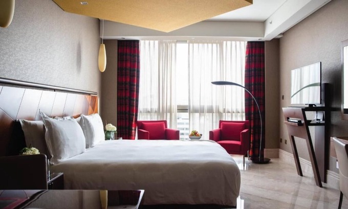 Garhoud House | Deluxe Room Near Aviation Club Garhoud By Luxury Bookings