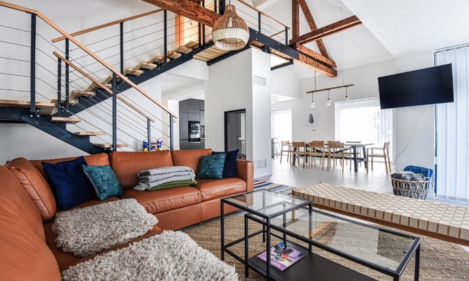 Demanova House | Demanova 157