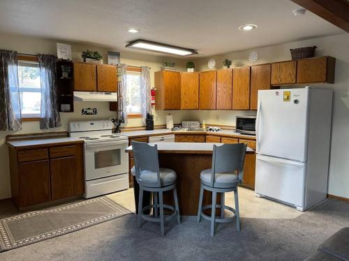 Kodiak Apartment | Den Mishka - Kodiak's Den of the Little Bear