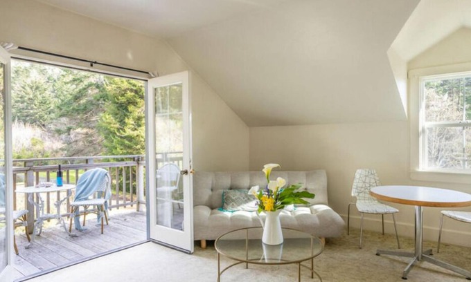 Little River Hotel | Dennen's Victorian Farmhouse