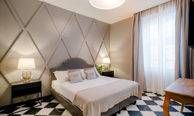 Rione XVIII Castro Pretorio House | Deseo Home