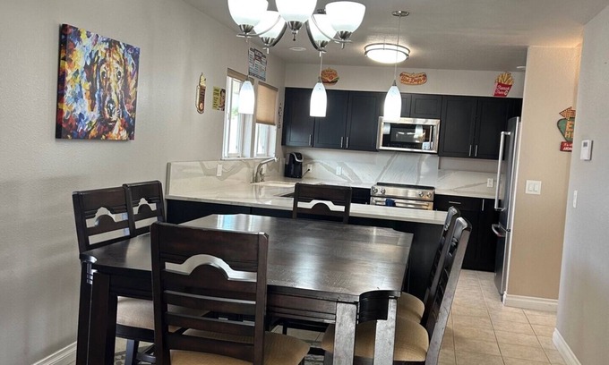 Desert Aire House | Desert Aire Oasis: Your ultimate retreat.